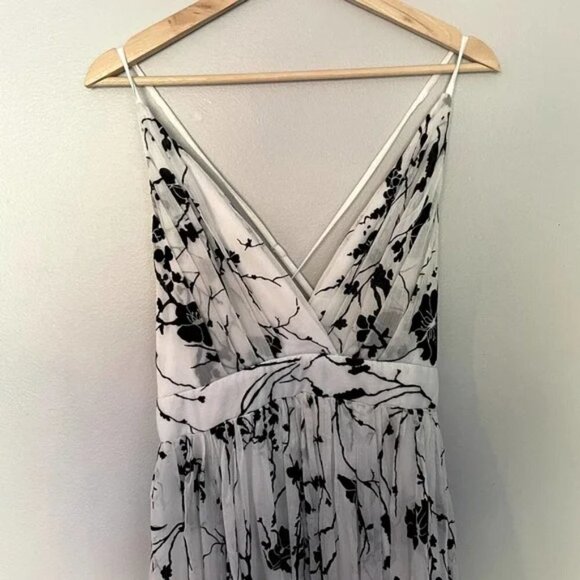 Meghan Los Angeles ENCHANTED GARDEN MAXI DRESS White & Black Floral Size Large - Picture 3 of 13